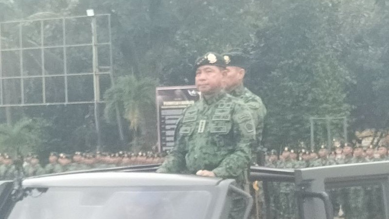 Panglima TNI Jenderal Agus Subiyanto meminta jajaran Kostrad untuk meningkatkan kesiapan tempur dalam menghadapi dinamika konflik global dan ancaman perang hibrida yang semakin memanas.