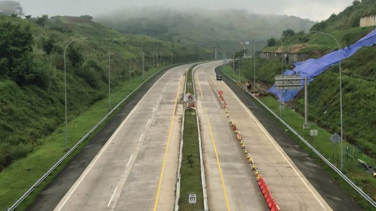 Pemerintah Kabupaten Sumedang kembali mengaktifkan Aplikasi LRT Sumedang untuk memantau arus mudik Lebaran 2026 di Tol Cisumdawu, menawarkan informasi real-time bagi pemudik.