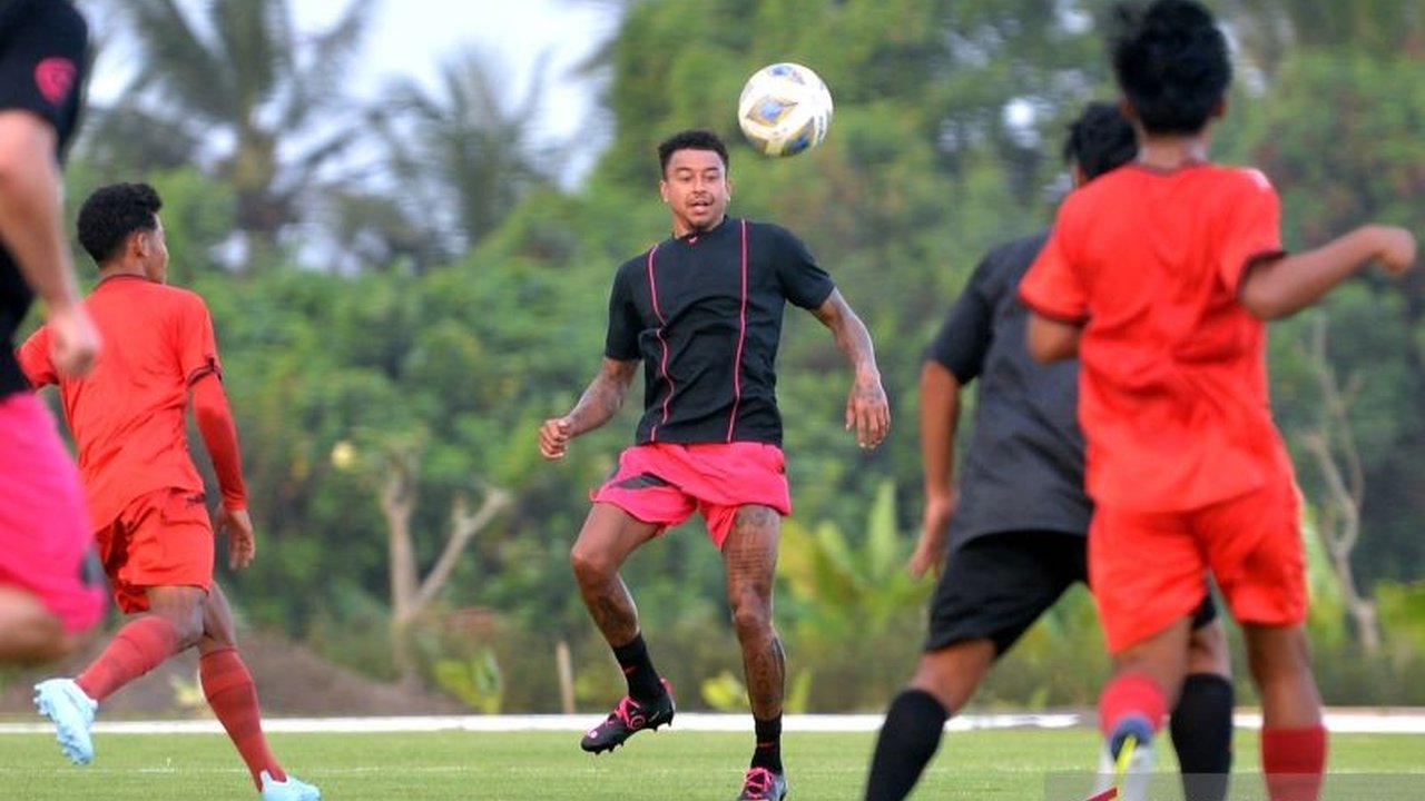 Gelandang serang Jesse Lingard melanjutkan petualangan kariernya di Amerika Selatan, resmi bergabung dengan raksasa Brasil, Corinthians, hingga akhir musim, menjanjikan babak baru yang menarik.