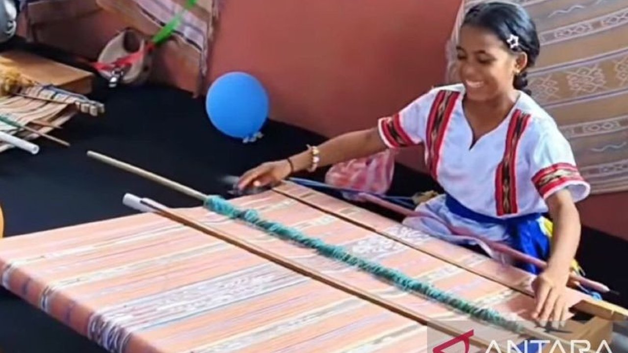 Dinas Perindustrian dan Perdagangan (Disperindag) Provinsi Maluku gencar memperkuat pendampingan bagi pelaku Industri Kecil dan Menengah (IKM) untuk mendorong peningkatan daya saing IKM Maluku berbasis potensi daerah.