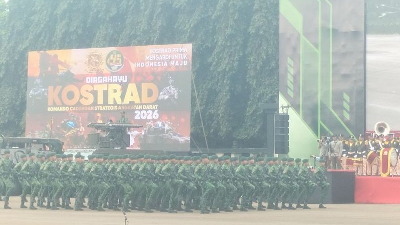 Komando Cadangan Strategis TNI AD (Kostrad) merayakan HUT Ke-65 dengan menampilkan ragam kemampuan tempur dan defile pasukan yang memukau, menunjukkan profesionalisme serta kesiapan prajuritnya.