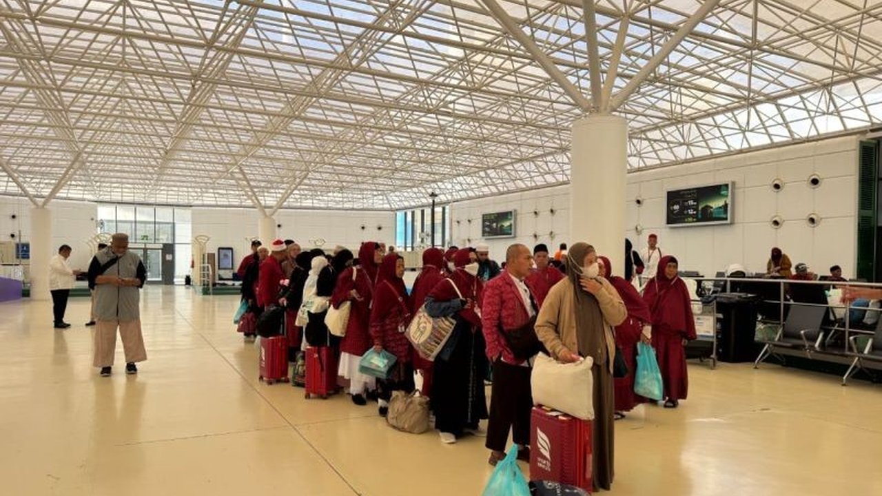 Kementerian Haji dan Umrah (Kemenhaj) bersama KJRI Jeddah terus mengintensifkan pendampingan jamaah umrah Indonesia di Arab Saudi, memastikan kelancaran proses kepulangan dan penanganan optimal bagi yang tertunda.