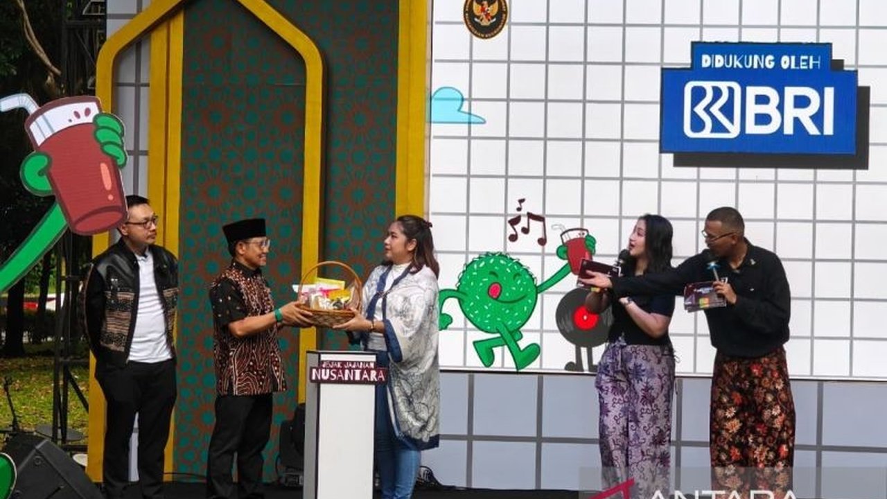 Kemenko PM menegaskan peran krusial UMKM sebagai penyangga ekonomi keluarga, mendorong penguatan akses pasar UMKM dan ruang usaha melalui berbagai inisiatif pemerintah untuk memperluas jangkauan produk.