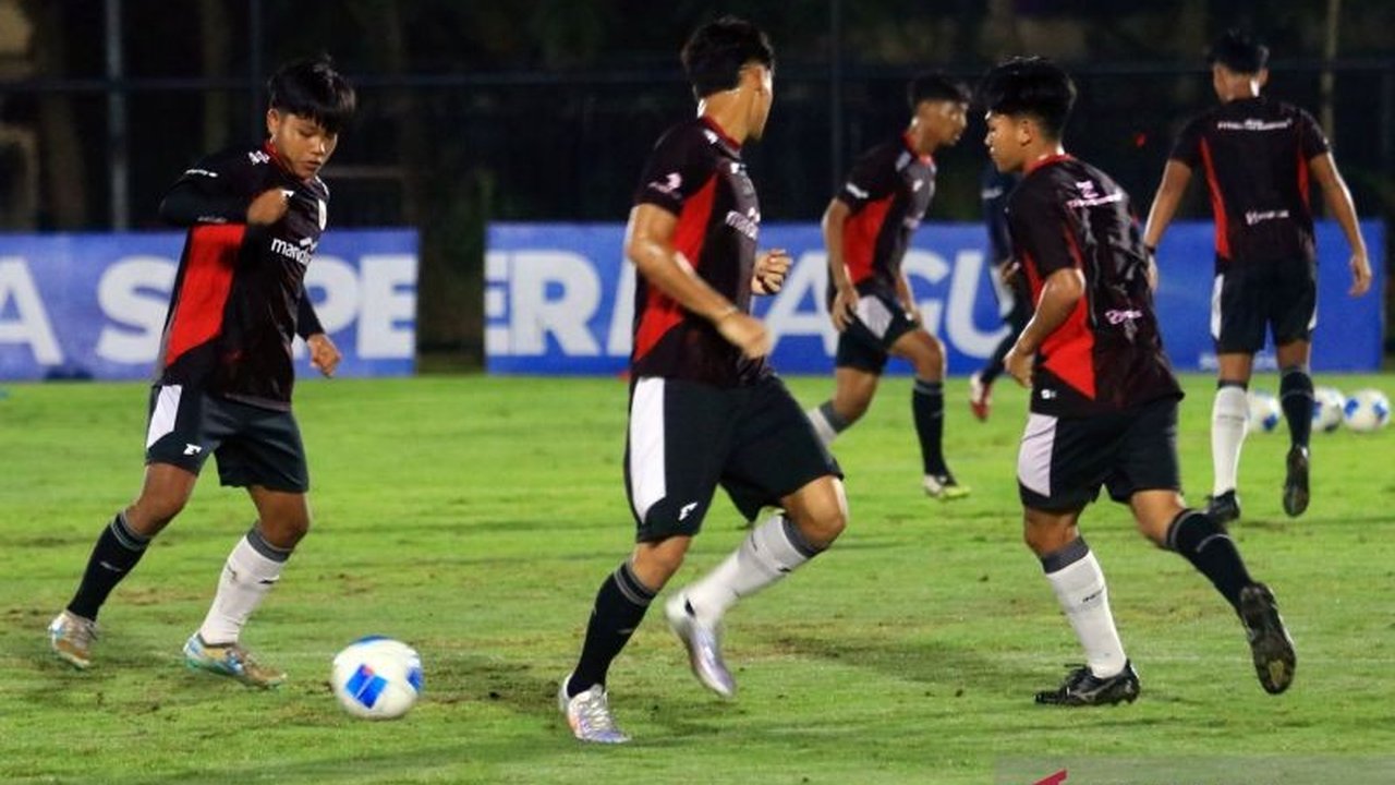 Pelatih Kurniawan Dwi Yulianto mengundang tiga Pemain Diaspora Timnas U17 dari Inggris, Australia, dan Selandia Baru untuk seleksi, membuka peluang baru bagi skuad Garuda Muda di Piala AFF U17 2026.