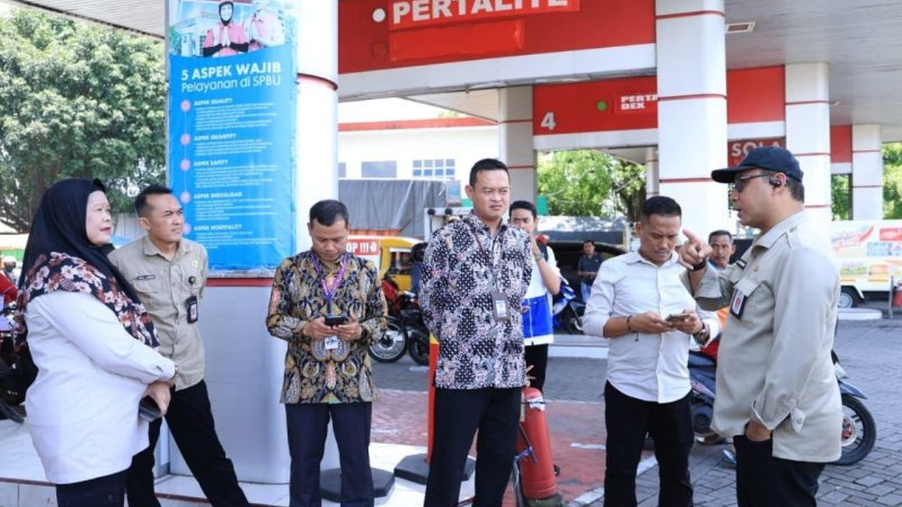 Pemerintah Kabupaten Jember bersama Pertamina dan TPID melakukan pemantauan intensif di sejumlah SPBU, memastikan stok BBM Jember aman dan stabil. Warga diimbau tidak perlu khawatir akan kelangkaan.