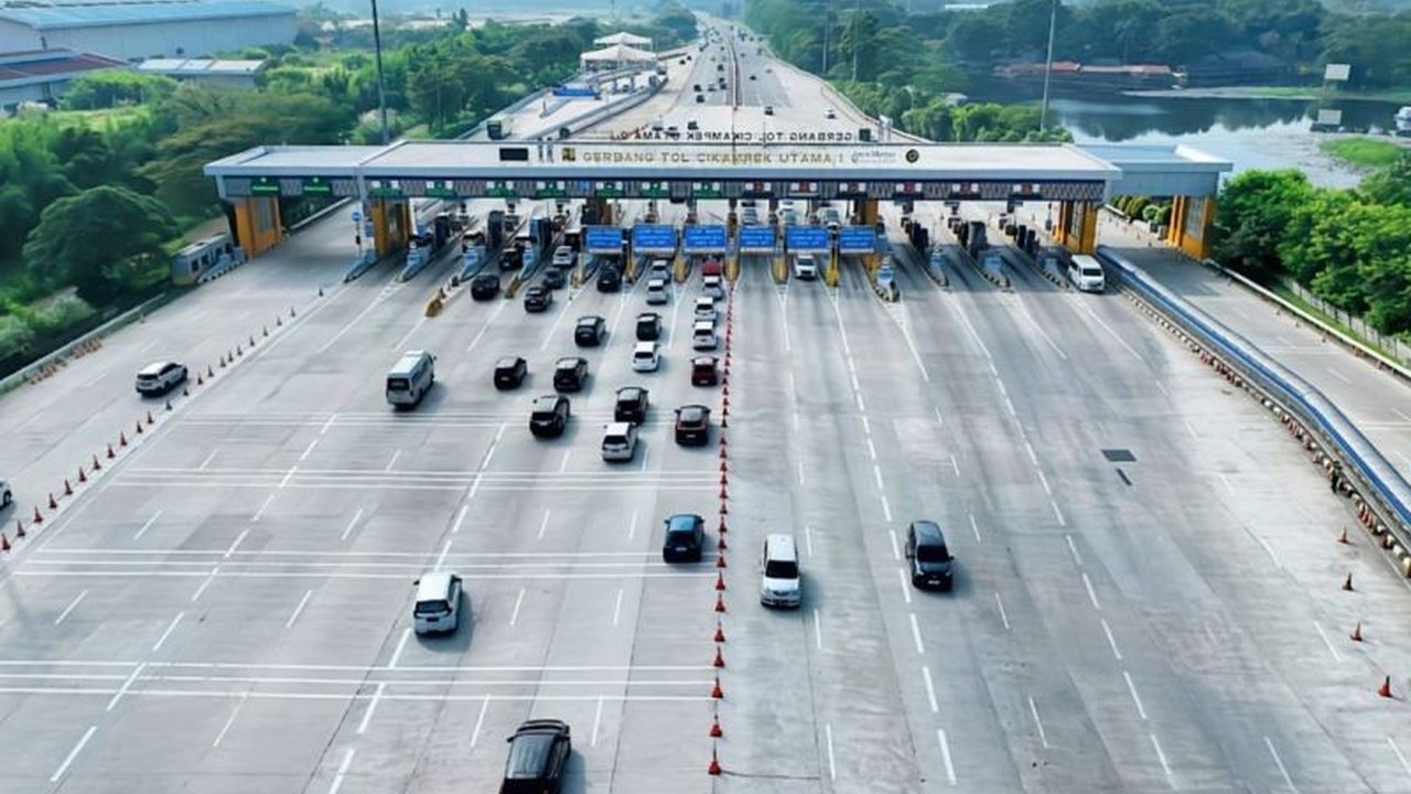 PT Jasamarga Transjawa Tol (JTT) gencar melakukan persiapan mudik Lebaran 2026 dengan menambah gardu tol dan mengaktifkan mobile reader di Gerbang Tol Cikampek Utama untuk kelancaran arus lalu lintas, mengantisipasi lonjakan pemudik.