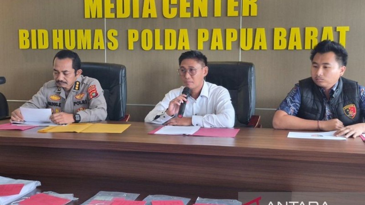 Polda Papua Barat telah menetapkan dua tersangka kasus dugaan korupsi dana hibah pada Bawaslu Pegunungan Arfak (Pegaf) senilai Rp4,29 miliar, memicu pertanyaan besar mengenai akuntabilitas pengelolaan anggaran negara.