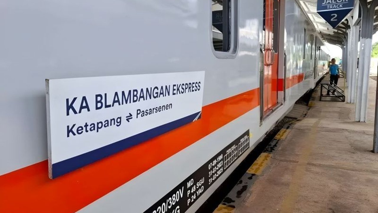 Dua kereta api mengalami keterlambatan signifikan setelah insiden temperan antara KA Blambangan Ekspres dengan truk di Probolinggo. PT KAI Daop 8 Surabaya sampaikan permohonan maaf atas Keterlambatan Kereta Probolinggo ini.