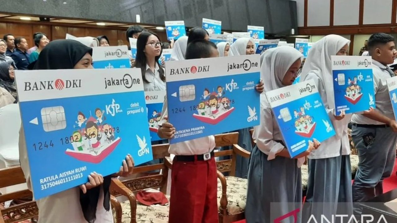 Pemerintah Provinsi DKI Jakarta telah menyalurkan dana KJP Plus Tahap I Tahun 2025 kepada lebih dari 707 ribu peserta didik. Simak detail penyaluran dan manfaatnya!