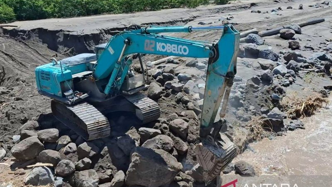 Operasi pencarian korban banjir lahar Merapi di Sungai Senowo, Magelang, diperluas hingga tujuh kilometer untuk menemukan dua warga yang masih hilang, menghadapi kendala material tebal.