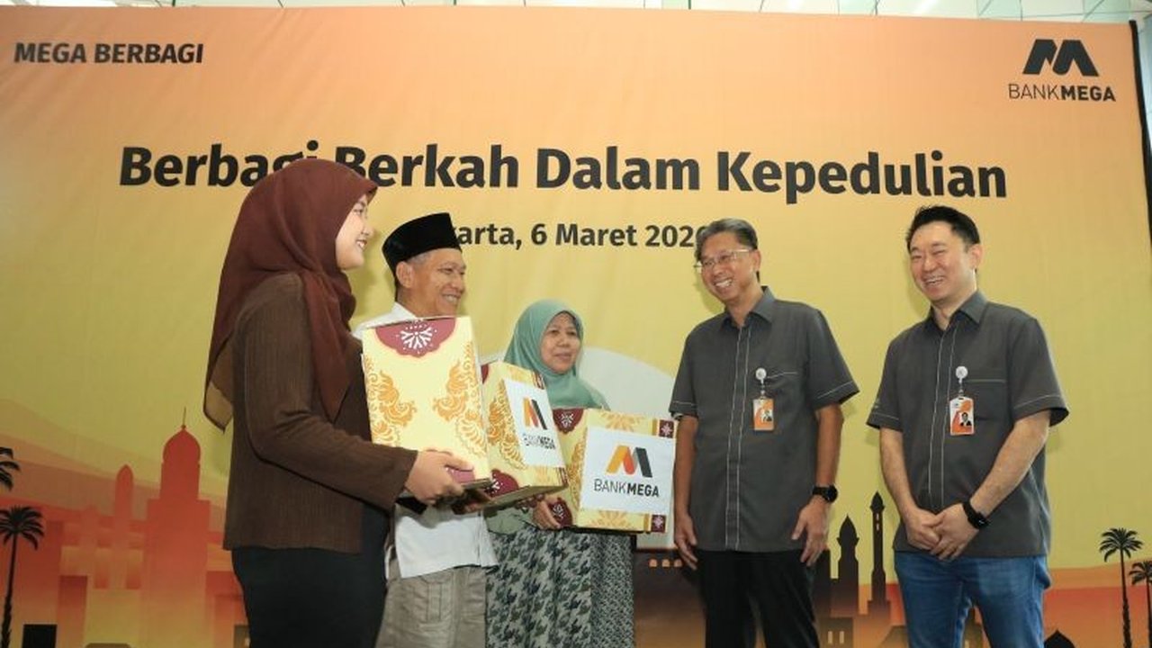 Bank Mega kembali menunjukkan komitmen sosialnya dengan membagikan 15.000 paket sembako kepada masyarakat menjelang Idul Fitri, menegaskan peran aktif perusahaan dalam membantu sesama.
