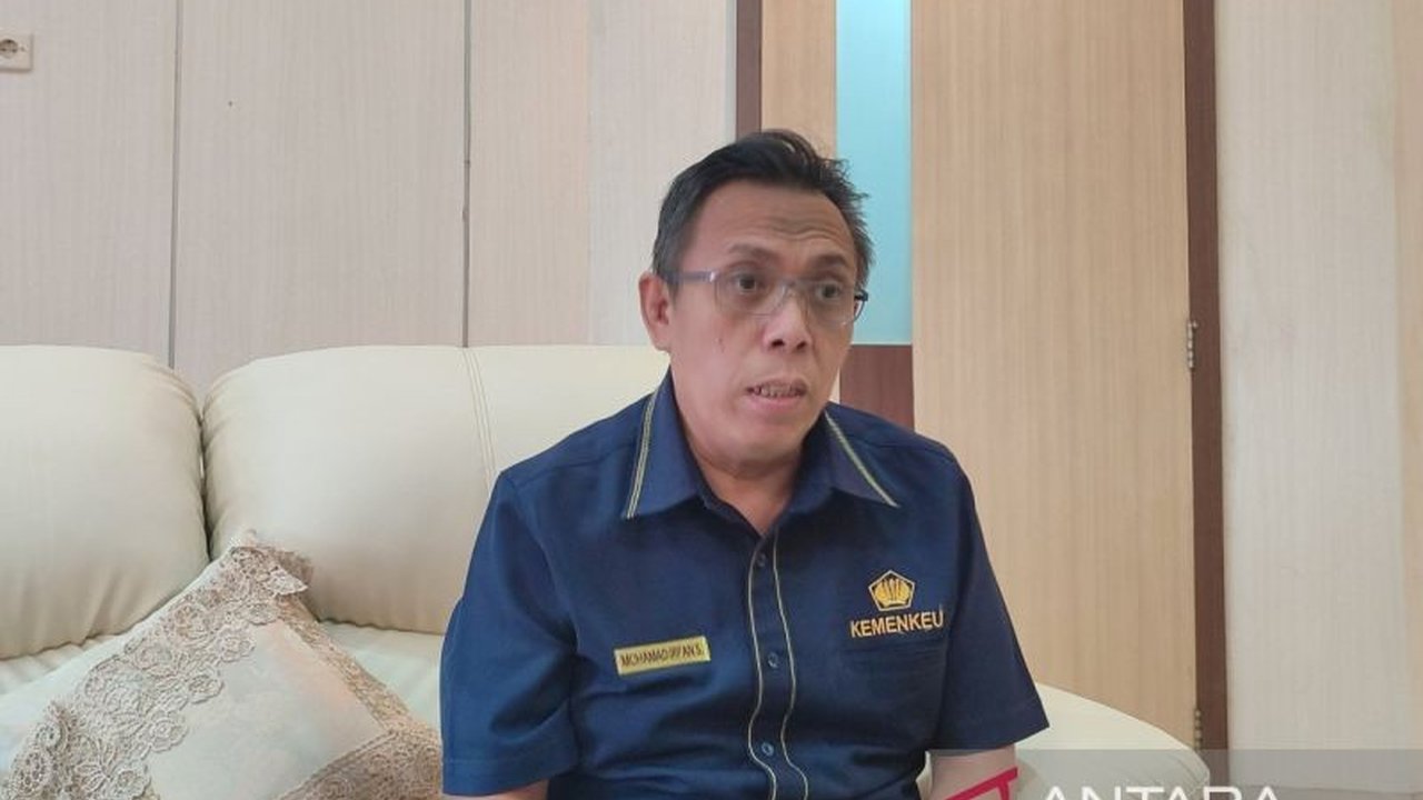 Program Makan Bergizi Gratis (MBG) dari pemerintah pusat telah menjangkau lebih dari 300 ribu penerima di Provinsi Bengkulu, menggerakkan ekonomi lokal dan memastikan asupan gizi bagi masyarakat.