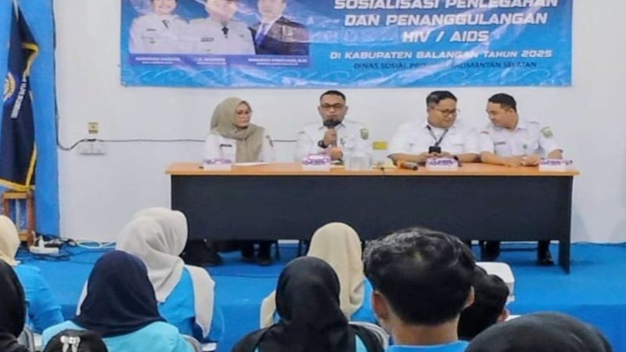 Dinas Sosial Kalimantan Selatan (Dinsos Kalsel) terus mengedukasi masyarakat tentang pencegahan HIV/AIDS melalui sosialisasi intensif, menyasar berbagai kalangan dan berkolaborasi dengan banyak pihak untuk menekan angka penularan.