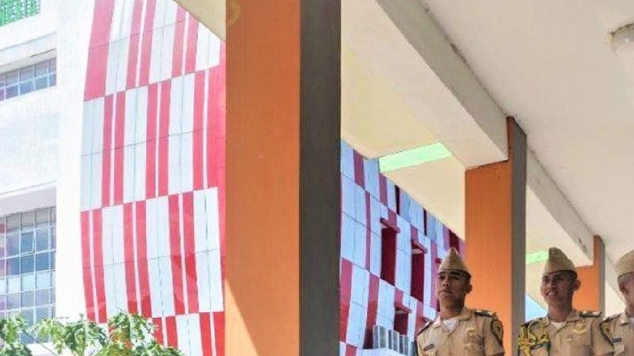Seorang oknum anggota Satpol PP Kota Madiun ditangkap polisi atas dugaan penipuan Penerimaan Taruna PPI Madiun, menyebabkan kerugian ratusan juta rupiah bagi korban yang dijanjikan jalur khusus.