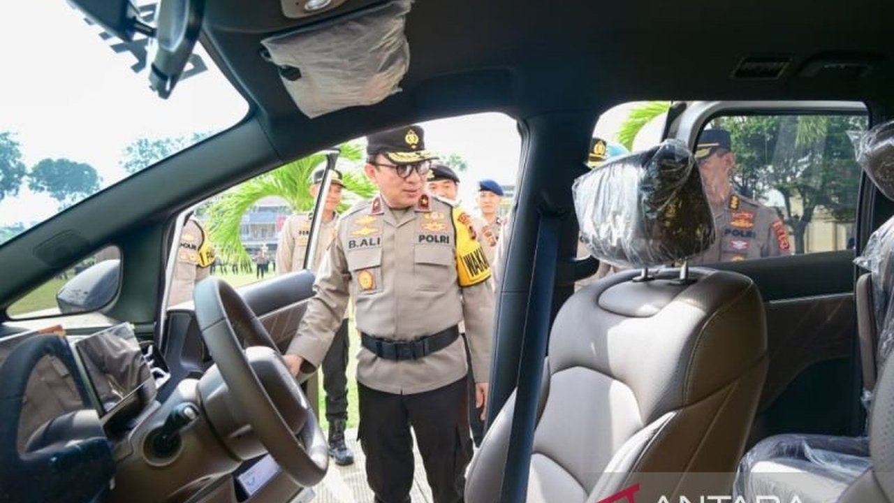 Polda Jambi menyerahkan kendaraan dinas baru kepada Polresta Jambi, langkah strategis untuk memperkuat satuan Pamapta dan mengoptimalkan pelayanan respons cepat 110 bagi masyarakat.