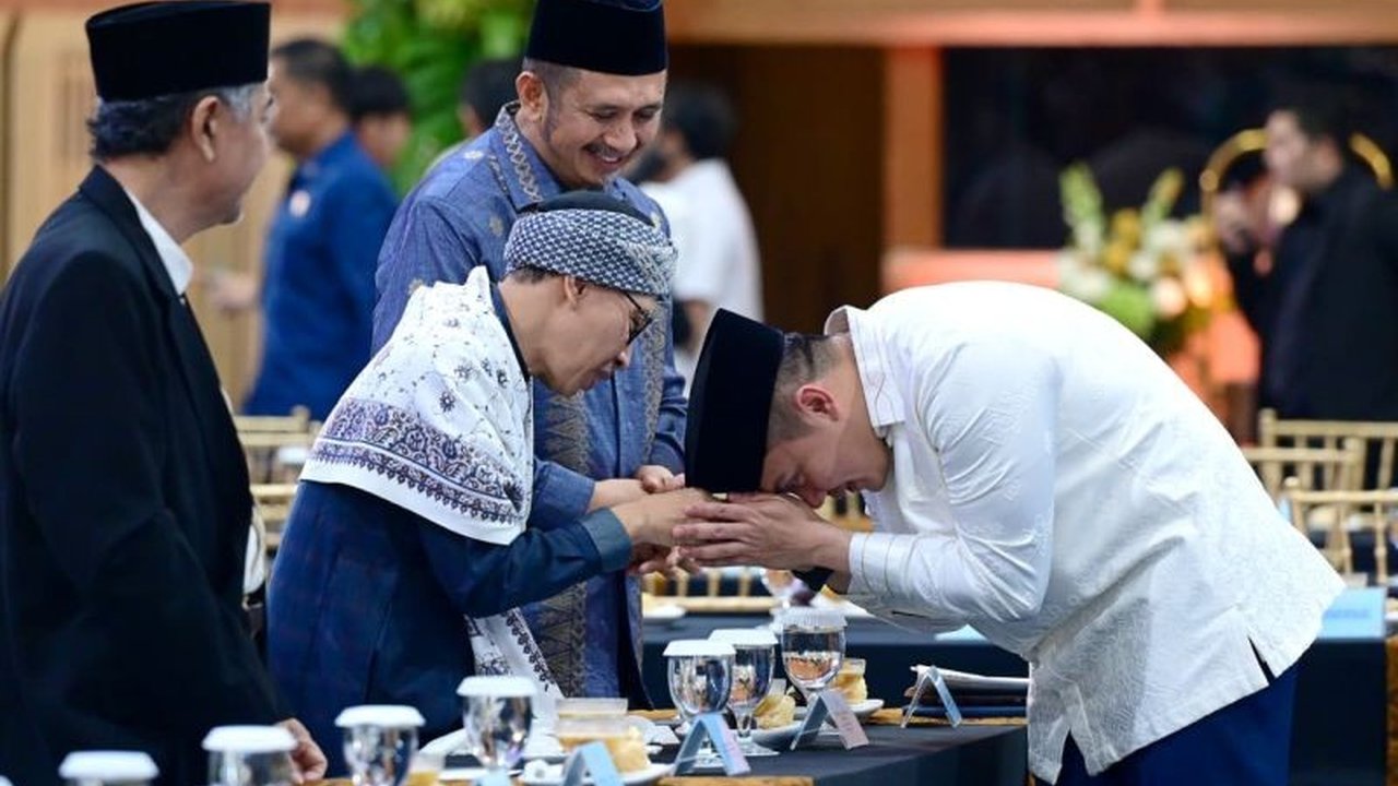 Ulama kharismatik Buya Yahya mengajak masyarakat untuk mendoakan Presiden Prabowo agar amanah dalam memimpin bangsa Indonesia, menekankan beratnya tugas seorang pemimpin negara.
