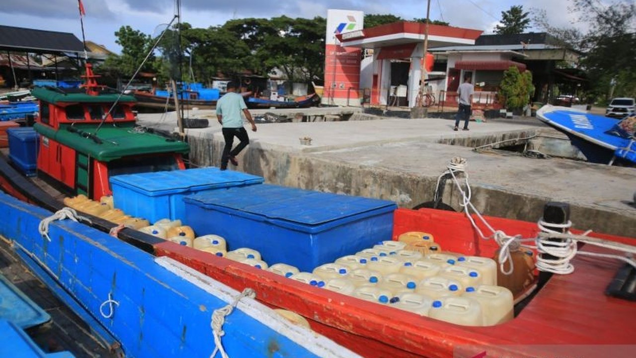 Kementerian Kelautan dan Perikanan (KKP) membuka peluang kolaborasi bagi pihak swasta dan koperasi untuk penyediaan Stasiun Pengisian Bahan Bakar Umum Nelayan (SPBUN) di Kampung Nelayan Merah Putih (KNMP) Bumiharjo, Jepara, demi efisiensi operasional nela