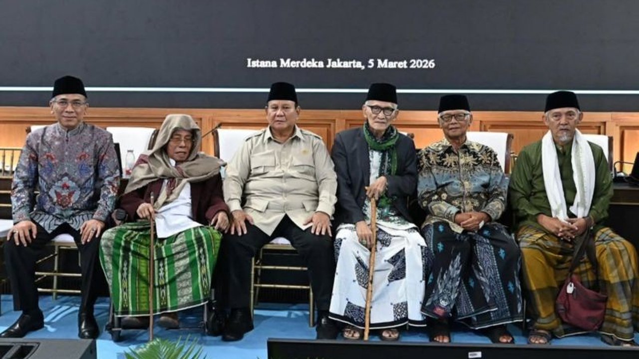 Presiden Prabowo Subianto tak kuasa menahan haru saat menerima laporan Baznas terkait penyaluran Bantuan Palestina, menunjukkan kuatnya solidaritas kemanusiaan Indonesia.