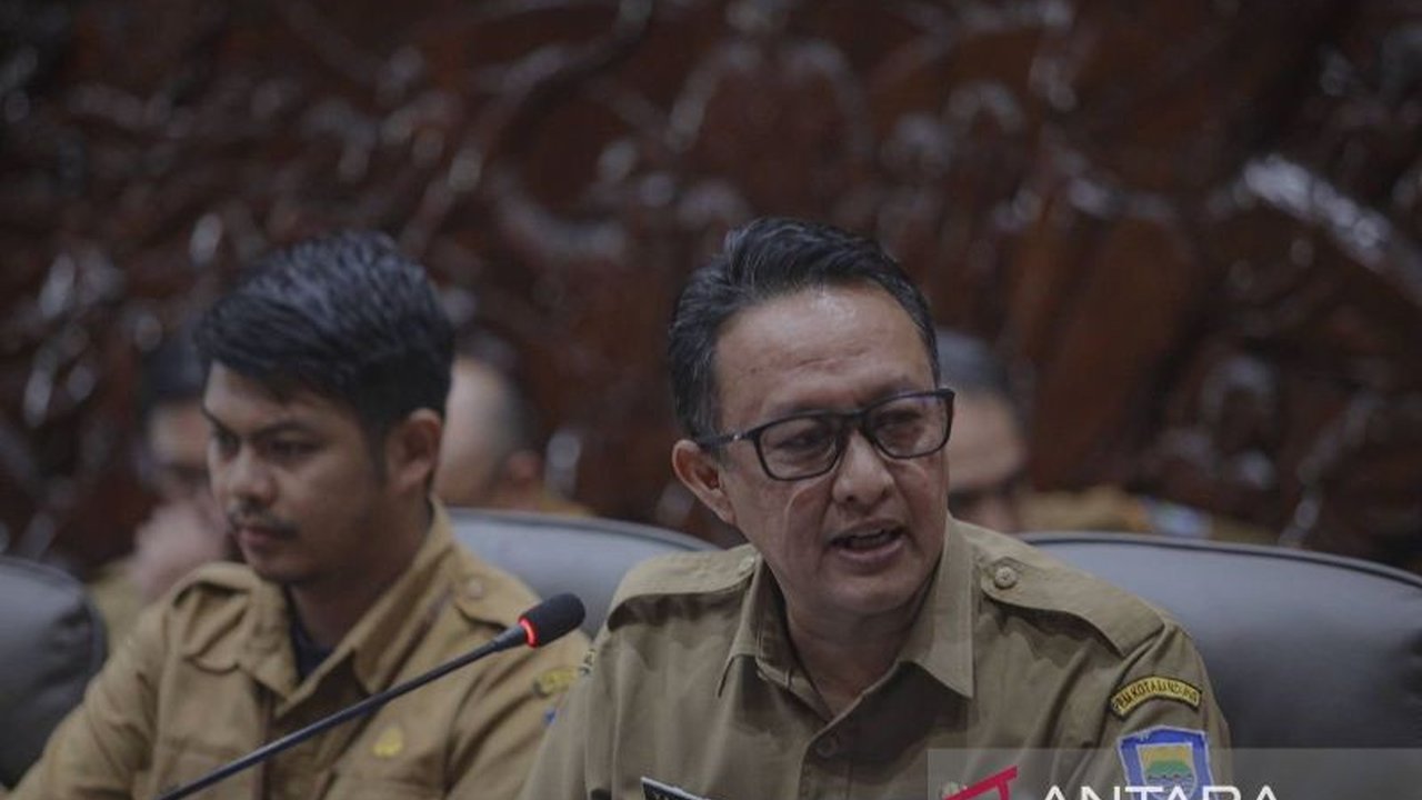 Pemerintah Kota Bandung membuka Posko Pengaduan THR Lebaran 2026 untuk memfasilitasi konsultasi dan pelaporan bagi pekerja, memastikan hak Tunjangan Hari Raya mereka terpenuhi sesuai ketentuan.