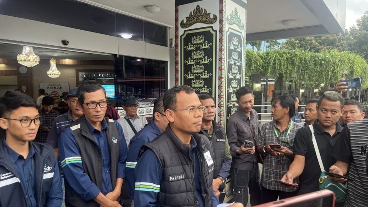 PT ASDP Indonesia Ferry memprediksi 353 ribu kendaraan akan memadati lintasan Bakauheni-Merak selama Angkutan Lebaran 2026, menandakan peningkatan signifikan dari tahun sebelumnya.