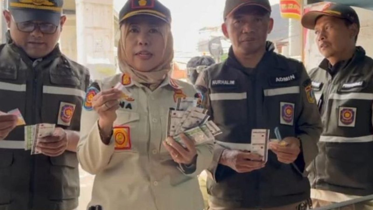 Satpol PP Kecamatan Pesanggrahan melakukan pemusnahan 1.336 butir obat golongan G hasil operasi di Jakarta Selatan, menyoroti bahaya peredaran obat terlarang bagi masyarakat dan anak sekolah.