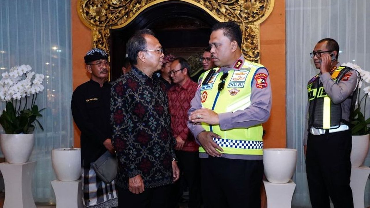 Kakorlantas Polri Irjen Pol. Agus Suryonugroho memastikan kesiapan Operasi Ketupat 2026 di Bali melalui audiensi dengan Gubernur Bali, I Wayan Koster, demi kelancaran dua momentum hari raya keagamaan.