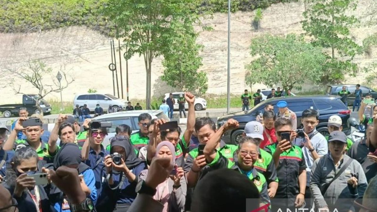 Dinas Tenaga Kerja dan Transmigrasi (Disnakertrans) Kalimantan Timur mencatat sekitar 30 Aduan THR Kaltim setiap tahun yang didominasi keterlambatan pembayaran, mendorong pemerintah membuka posko pengaduan.