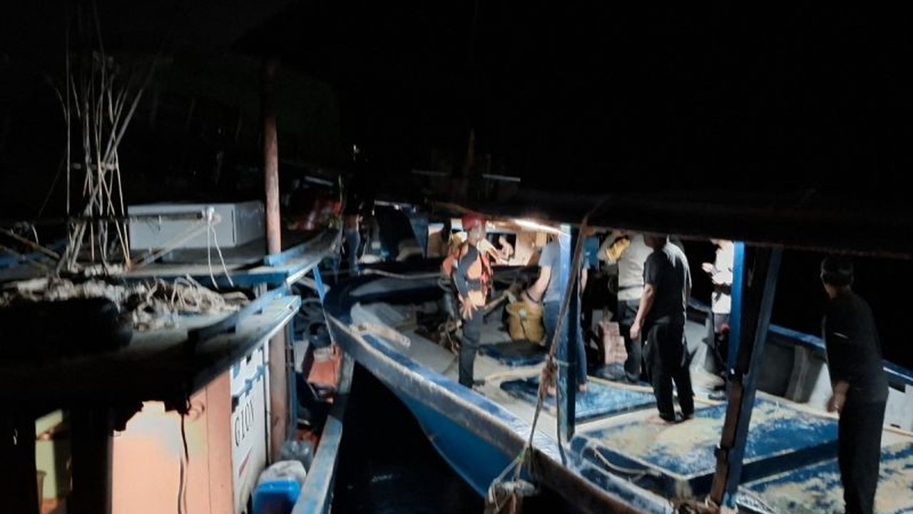 Tim SAR Natuna berhasil mengevakuasi empat awak kapal yang mengalami kebocoran di perairan Pulau Serasan, salah satu pulau terluar Indonesia, setelah menerima laporan darurat dari masyarakat.