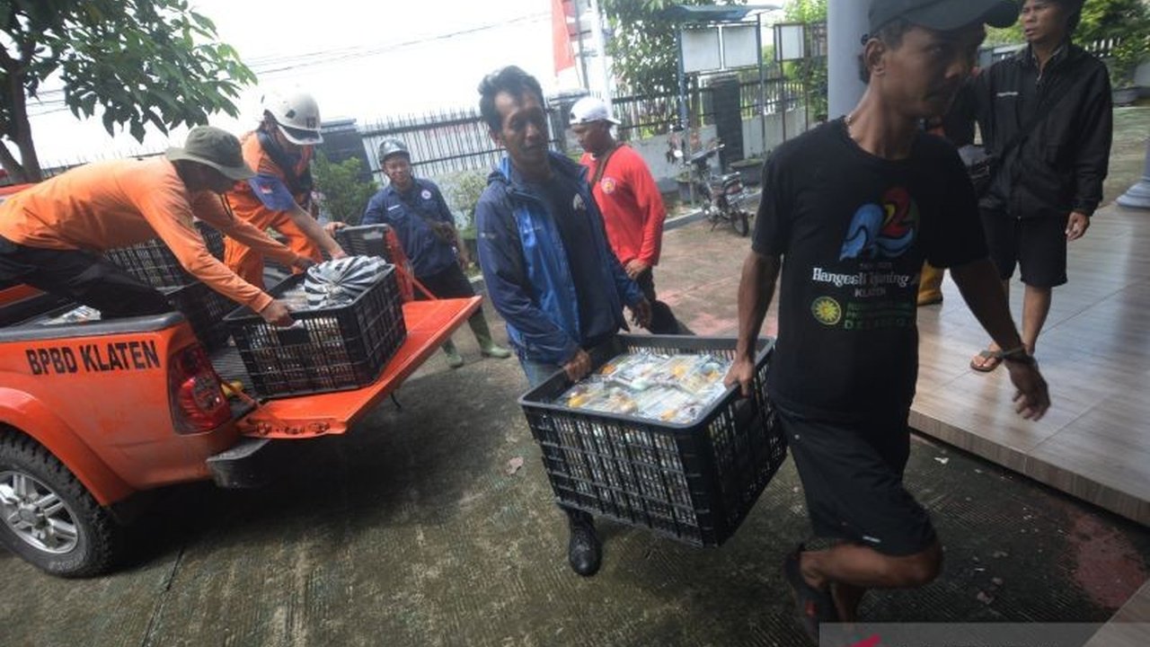 Kerusakan talud disebut BNPB memperparah banjir Klaten yang merendam lima kecamatan, menyoroti pentingnya kesiapsiagaan menghadapi cuaca ekstrem yang berpotensi terjadi.