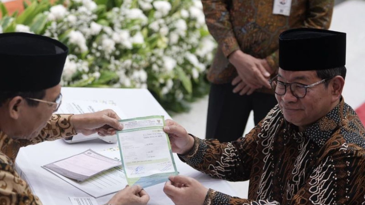 Badan Amil Zakat Nasional (Baznas) DKI Jakarta menargetkan penghimpunan dana ZIS (Zakat, Infak, Sedekah) sebesar Rp450 miliar pada tahun 2026, sebuah peningkatan signifikan untuk memperluas dampak sosial.