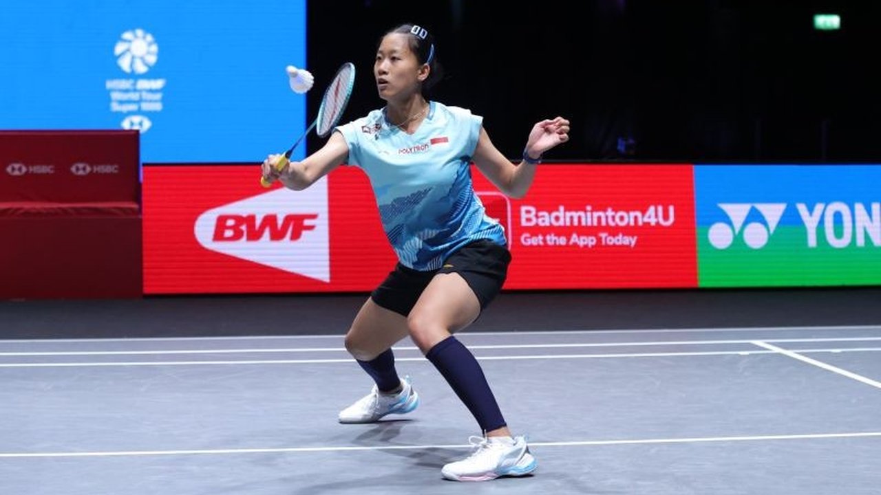 Langkah tunggal putri Indonesia, Putri KW, terhenti di perempat final All England Open 2026 setelah kalah dari An Se Young. Putri KW mengakui masih kesulitan menembus dominasi pemain empat besar dunia.