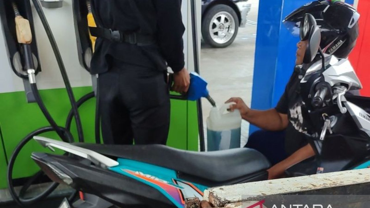 Polresta Bengkulu menyiagakan personel di SPBU untuk memastikan penyaluran BBM subsidi tepat sasaran dan tegas antisipasi penimbunan BBM oleh oknum tidak bertanggung jawab.