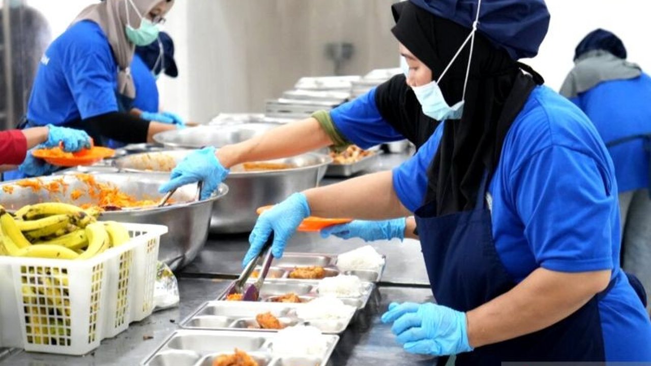 Tenaga Ahli Utama Badan Komunikasi Pemerintah RI menyebut kritik atas Program Makan Bergizi Gratis (MBG) adalah bentuk pengawasan, sekaligus menepis kekhawatiran publik tentang potensi korupsi dan kualitas menu.