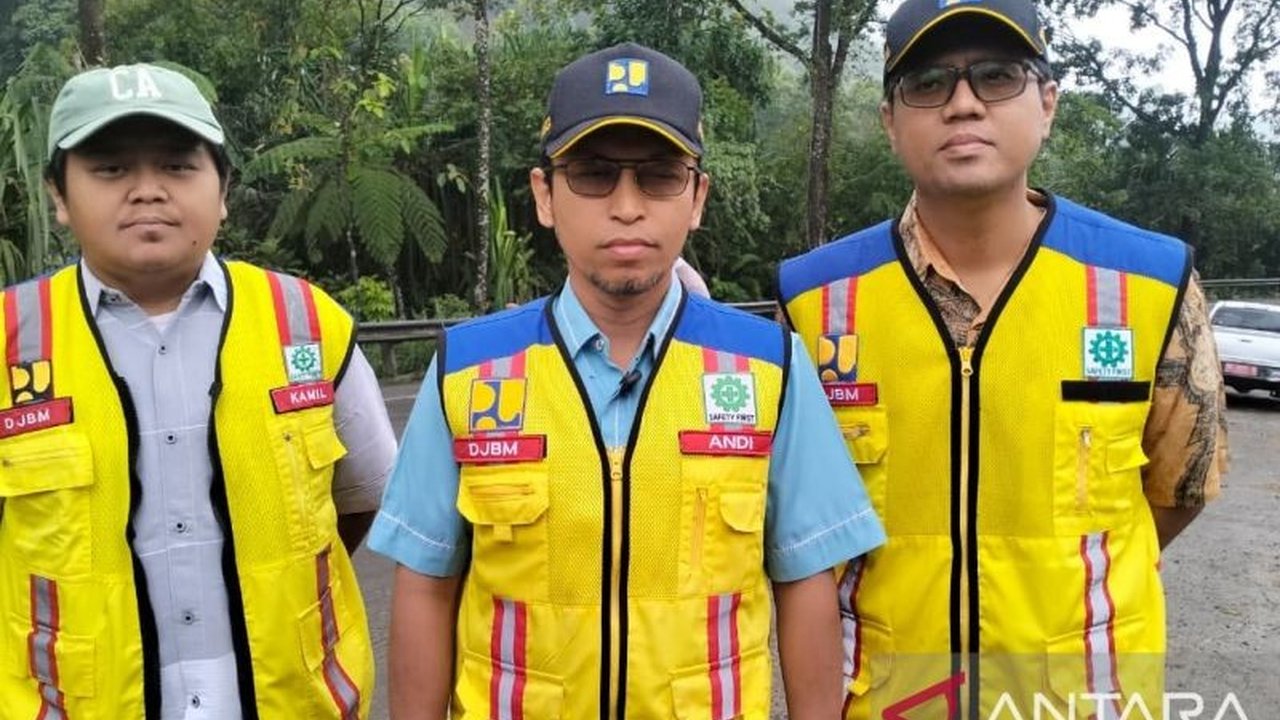 Pembangunan Flyover Sitinjau Lauik yang menghubungkan Padang dan Solok baru mencapai 15 persen. Kendala pembebasan lahan menjadi penghambat utama, namun solusi konsinyasi diharapkan segera terealisasi.