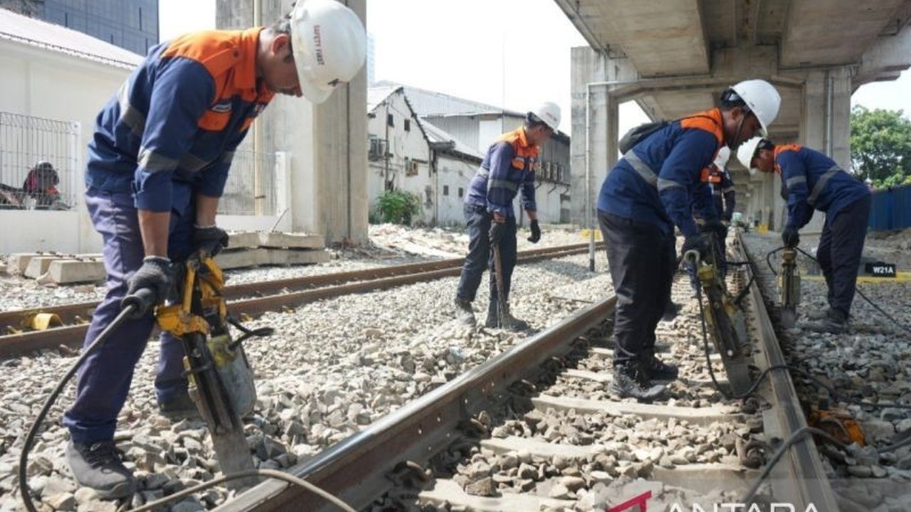 Menjelang Angkutan Lebaran 2026, PT Kereta Api Indonesia (Persero) Divisi Regional I Sumatera Utara (KAI Divre I Sumut) melakukan perawatan jalur rel secara intensif untuk memastikan keamanan dan kelancaran perjalanan kereta api. Upaya perawatan jalur KAI