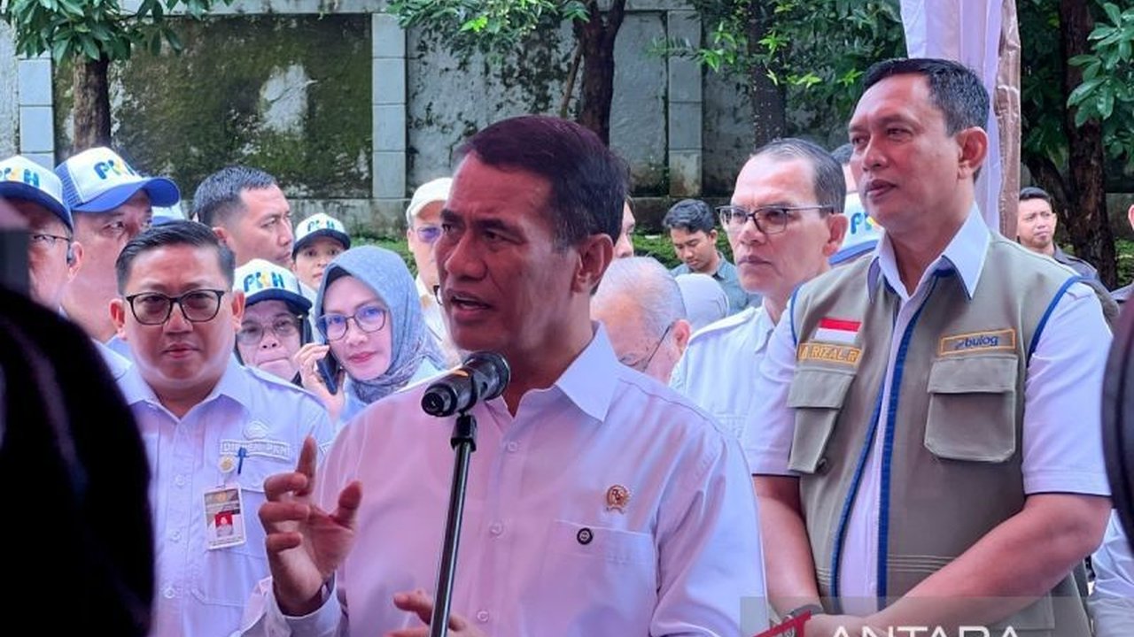 Menteri Pertanian memastikan Stok Beras Nasional Indonesia sangat kuat, mampu memenuhi kebutuhan hingga 11 bulan ke depan dengan produksi melampaui konsumsi bulanan. Bagaimana strategi pemerintah menjaga ketahanan pangan?