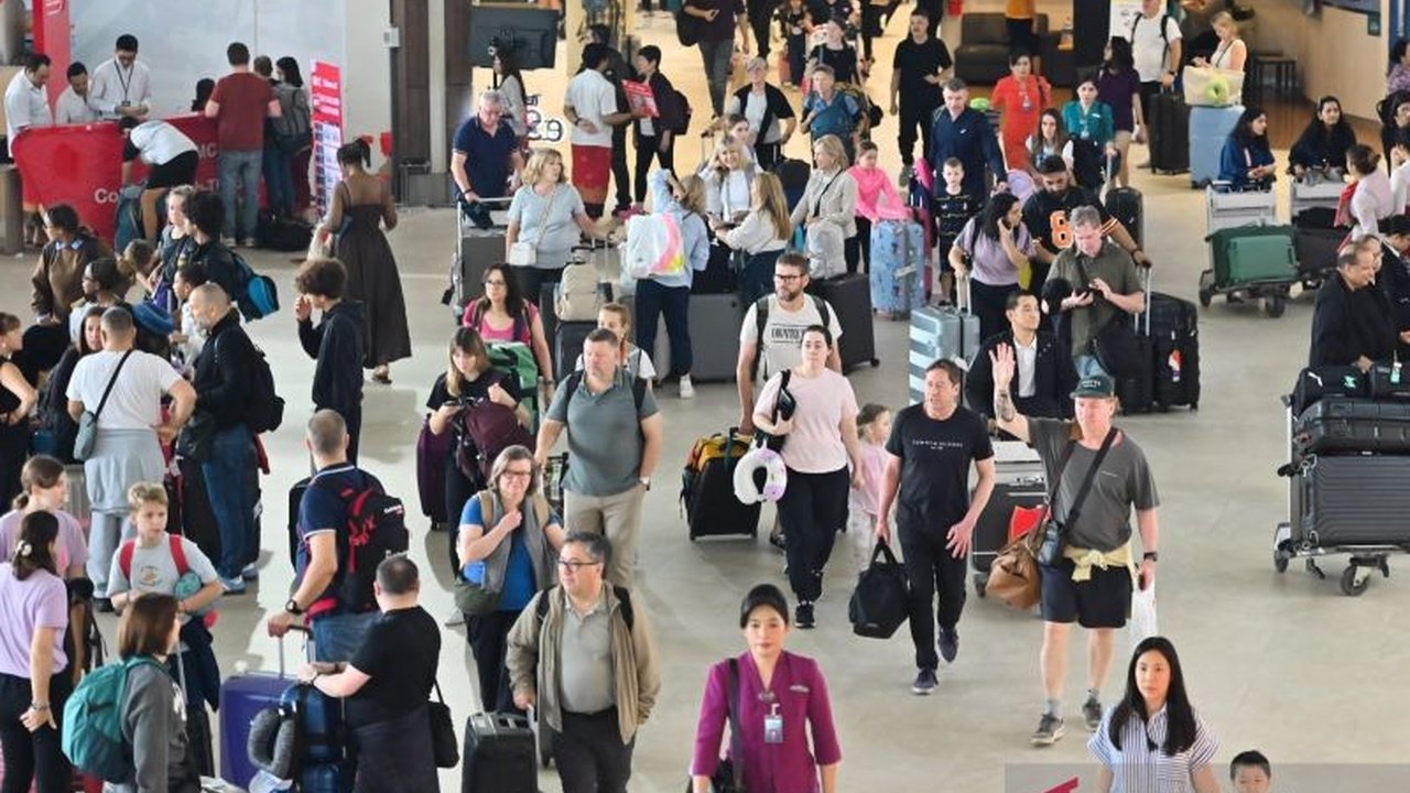Akademisi Unsoed menyoroti Dampak Konflik Timur Tengah yang serius terhadap pariwisata global, mengancam konektivitas penerbangan internasional dan potensi kenaikan biaya perjalanan. Bagaimana Indonesia mengantisipasinya?