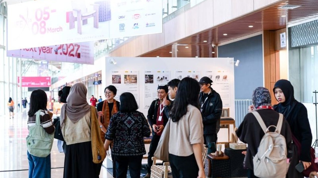 Himpunan Industri Mebel dan Kerajinan Indonesia (HIMKI) memfasilitasi Designer Showcase di IFEX 2026 untuk memperkuat kolaborasi desainer dan pelaku industri, guna meningkatkan daya saing industri furnitur RI di kancah global.
