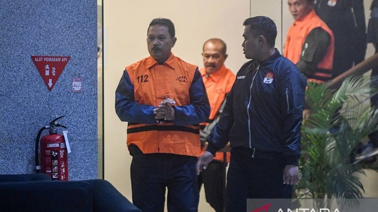 Komisi Pemberantasan Korupsi (KPK) terus mendalami dugaan penerimaan uang oleh Wali Kota Madiun nonaktif Maidi, melibatkan pemeriksaan Wakil Ketua DPRD Kabupaten Madiun dan tujuh saksi lainnya.