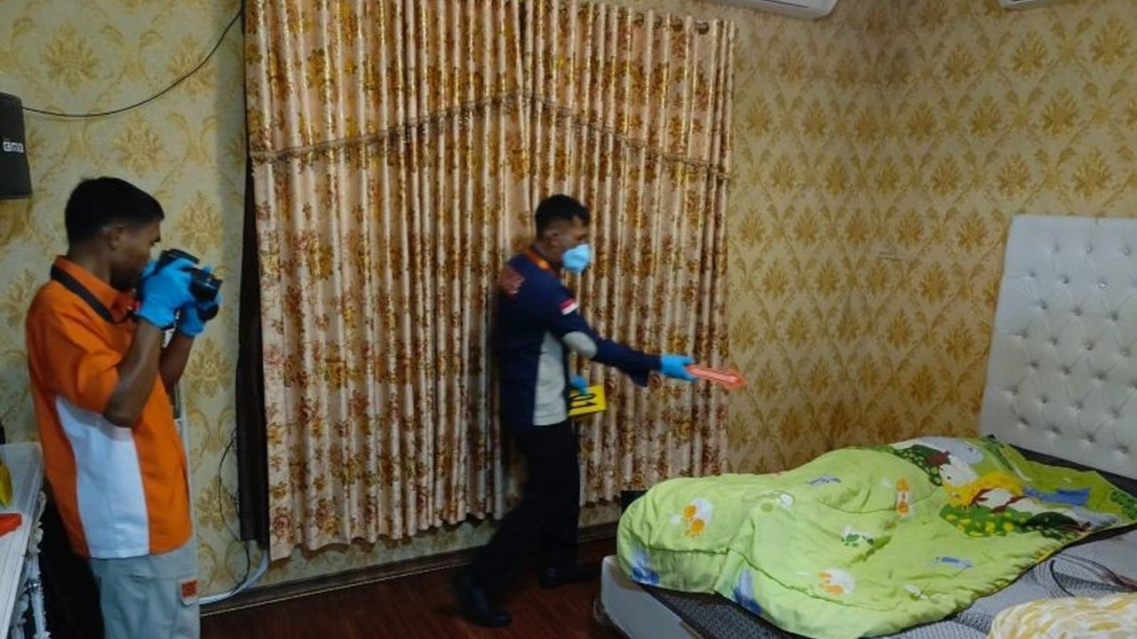 Jajaran Polresta Tangerang tengah mendalami motif di balik kasus istri muda bunuh suami di Tigaraksa, Kabupaten Tangerang. Pelaku, EA (25), telah menyerahkan diri dan menjalani pemeriksaan intensif.