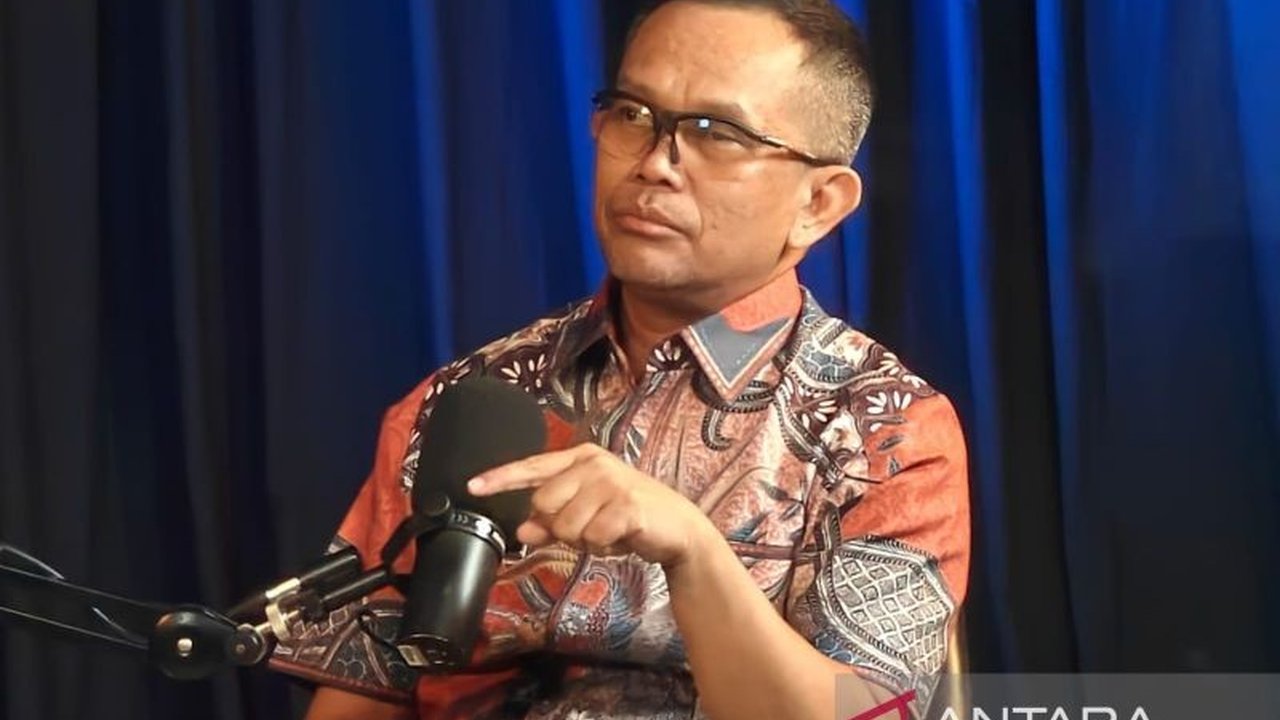 Cuaca ekstrem berupa angin kencang dan puting beliung telah menyebabkan kerusakan rumah serta berdampak pada puluhan kepala keluarga di sejumlah wilayah Indonesia, mendorong BNPB untuk mengimbau kewaspadaan.