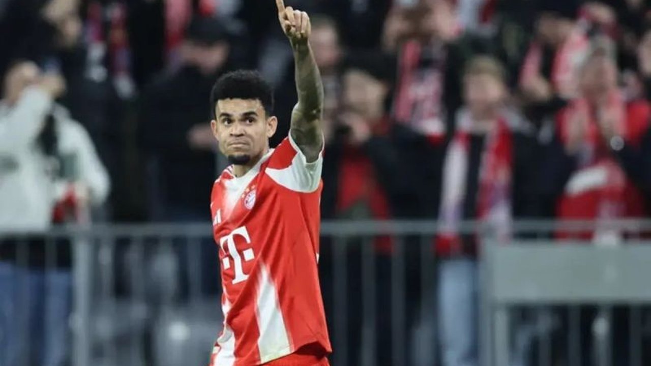 Bek Timnas Indonesia, Kevin Diks, bermain penuh 90 menit saat Borussia Monchengladbach dihajar Bayern Munchen 4-1 dalam lanjutan Bundesliga. Simak jalannya pertandingan dan performa Kevin Diks.