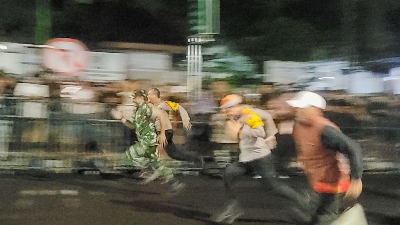 Polres Situbondo mengambil langkah inovatif dengan menggelar Lomba Lari Malam Ramadhan, sebuah inisiatif untuk menekan fenomena balap liar sekaligus menjaring potensi atlet di 