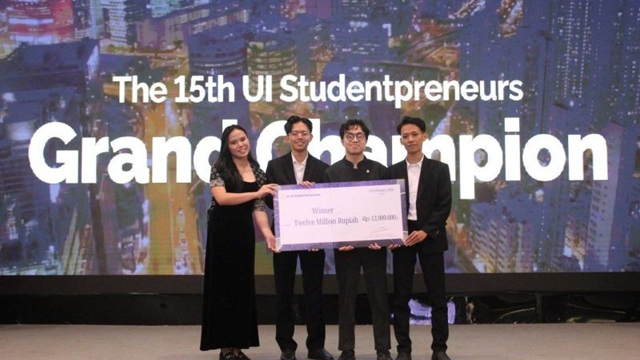 Mahasiswa UI meraih juara pertama ajang Studentpreneurs tingkat nasional berkat inovasi SmartMeet AI, sebuah solusi cerdas untuk efisiensi rapat. Keberhasilan ini membuktikan daya saing mahasiswa UI dalam kewirausahaan dan teknologi.