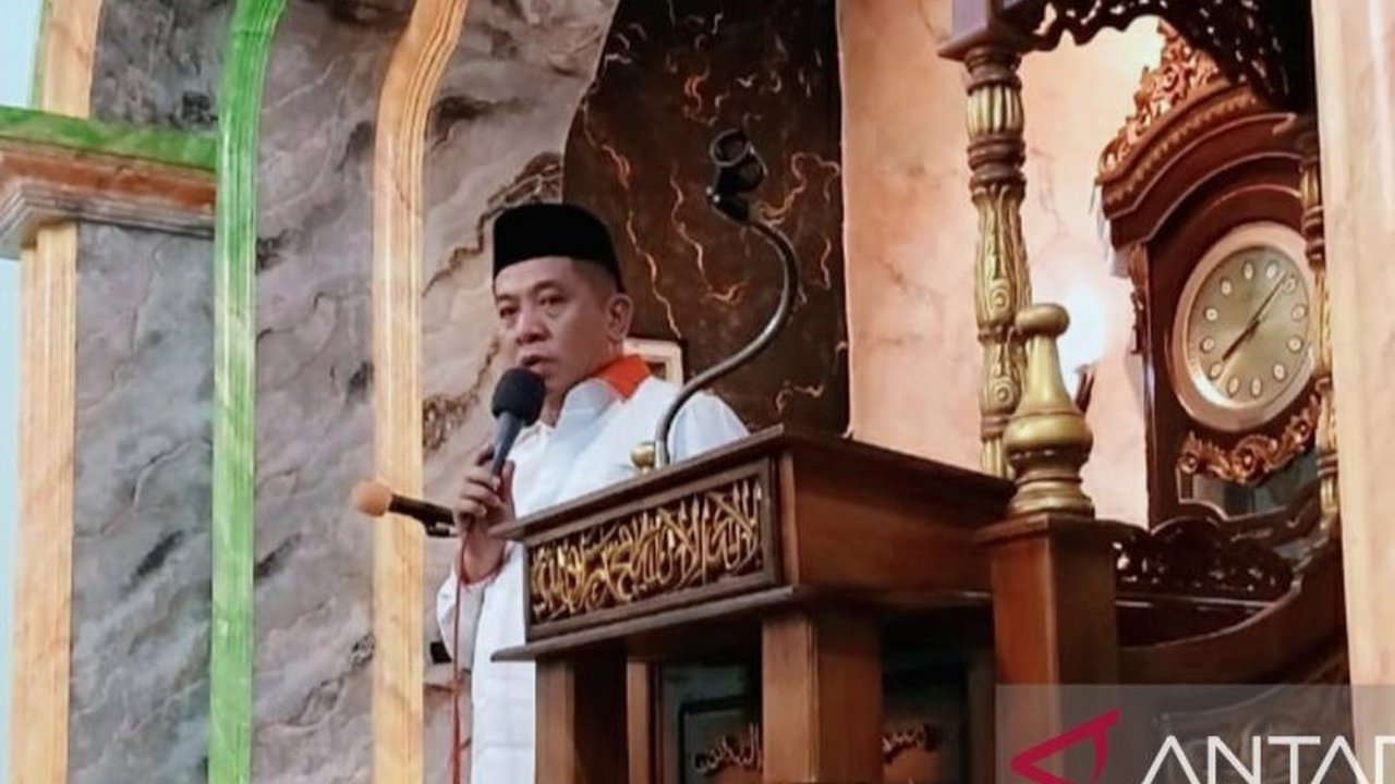 Bupati Karawang Aep Syaepuloh sukses menutup program Tarawih Keliling Karawang di titik ke-10, sekaligus memperingati Nuzulul Qur'an, mempererat silaturahmi pemerintah dan masyarakat.