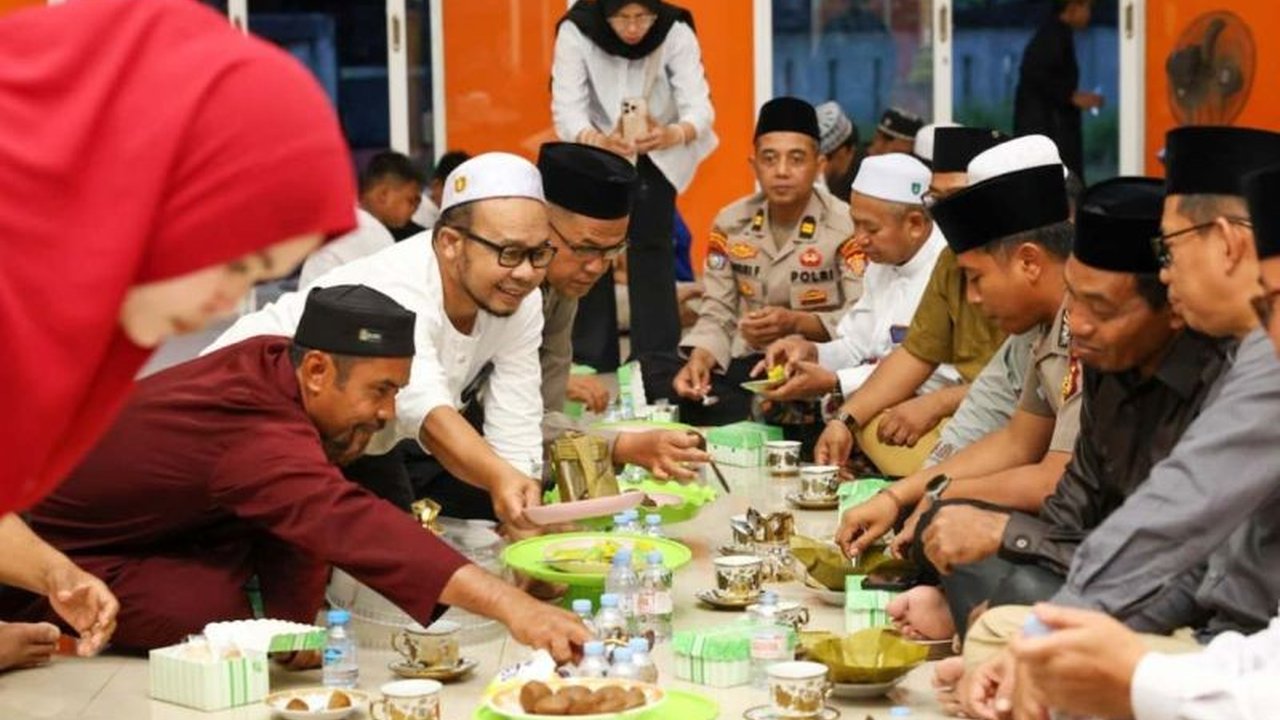 Otorita Ibu Kota Nusantara (OIKN) menggelar Safari Ramadhan 2026 di empat kecamatan delineasi IKN untuk menyerap aspirasi masyarakat, mempererat silaturahmi, dan membangun kebersamaan dalam pembangunan Ibu Kota Nusantara.
