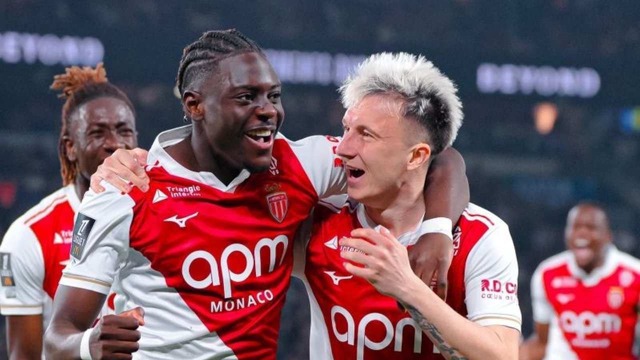 Paris Saint-Germain (PSG) harus menelan pil pahit setelah dibungkam AS Monaco 1-3 di Parc des Princes. Kekalahan PSG dari Monaco ini mengejutkan, meski mereka masih memuncaki klasemen.