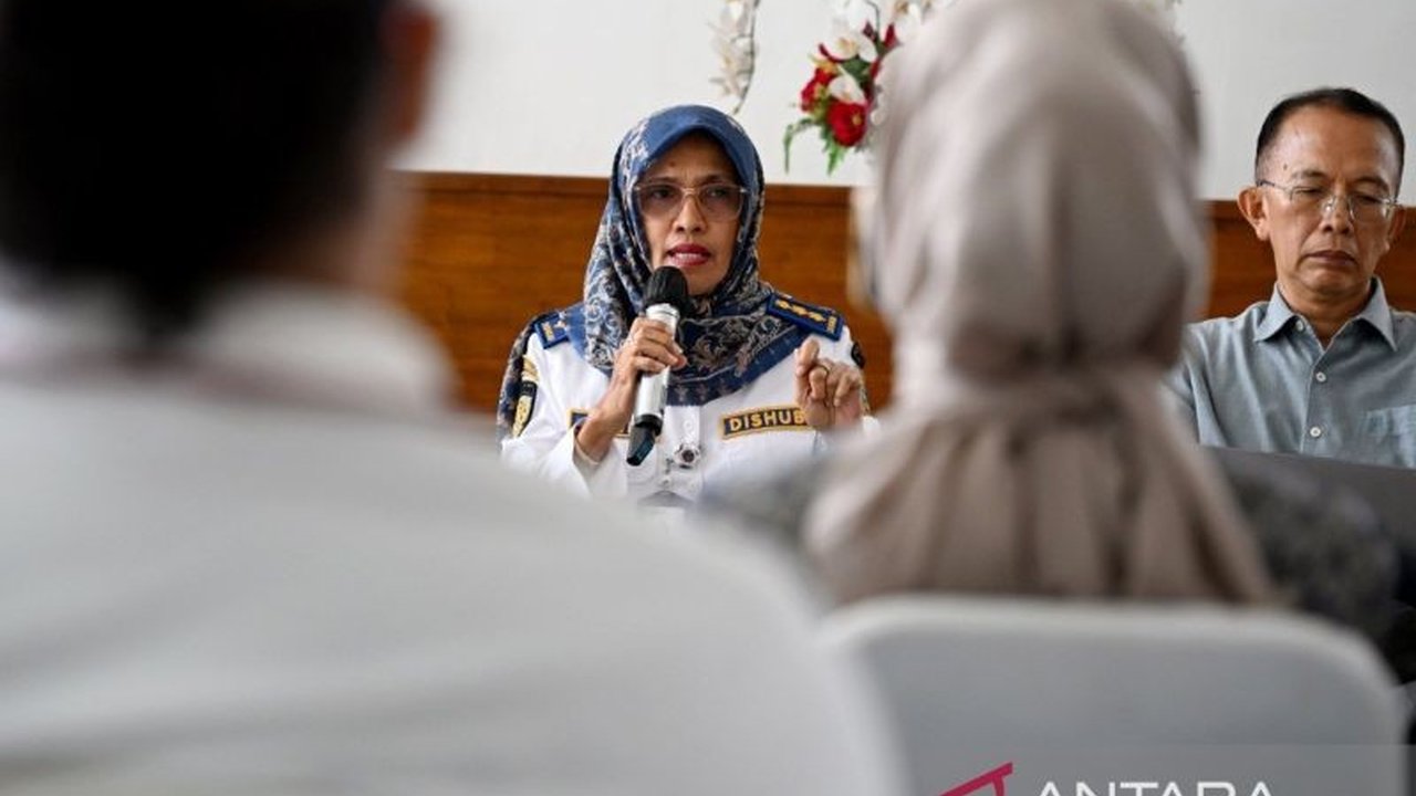Pemerintah Provinsi Sumatera Utara menargetkan Bus Rapid Transit (BRT) Mebidang mulai beroperasi pada tahun 2026, menghadirkan solusi transportasi massal berbasis bus listrik untuk mengurangi kemacetan dan emisi di kawasan Medan, Binjai, dan Deli Serdang.