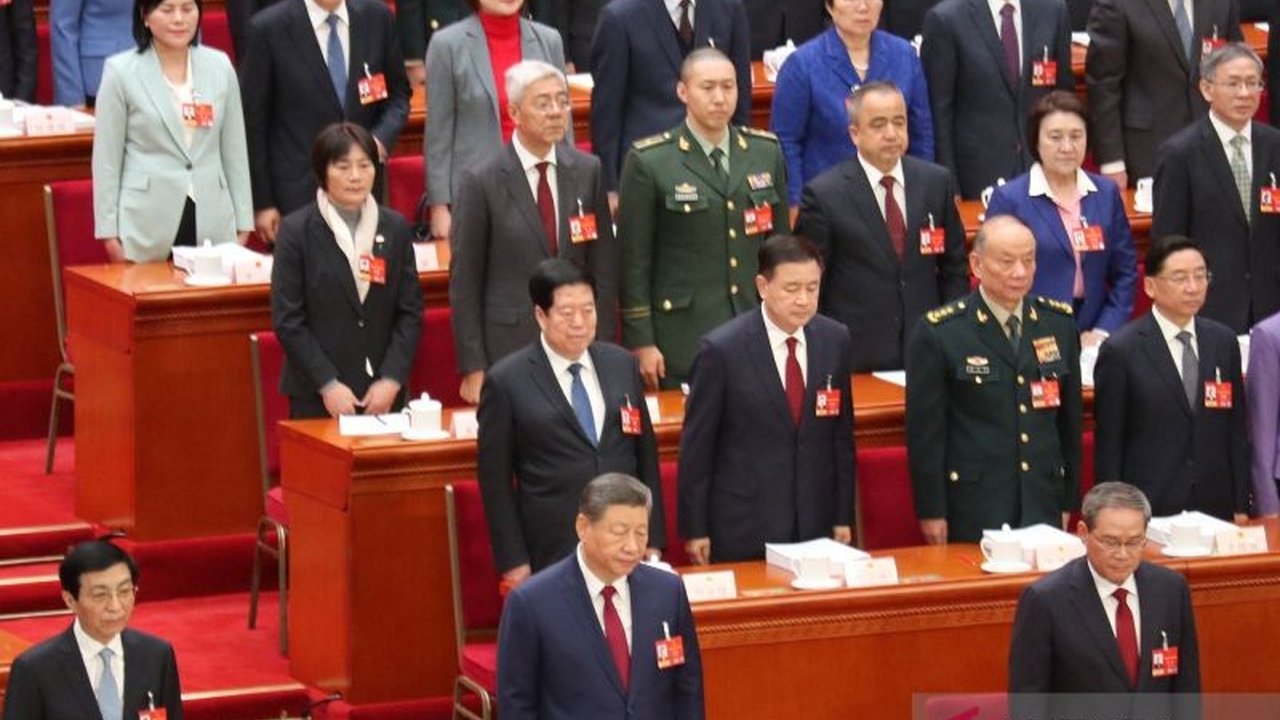 Arah baru pembangunan China 2026-2030 fokus pada kualitas dan inovasi, membawa implikasi besar bagi Indonesia. Bagaimana Jakarta merespons pergeseran ini untuk menjaga kemakmuran dan kedaulatan ekonomi?