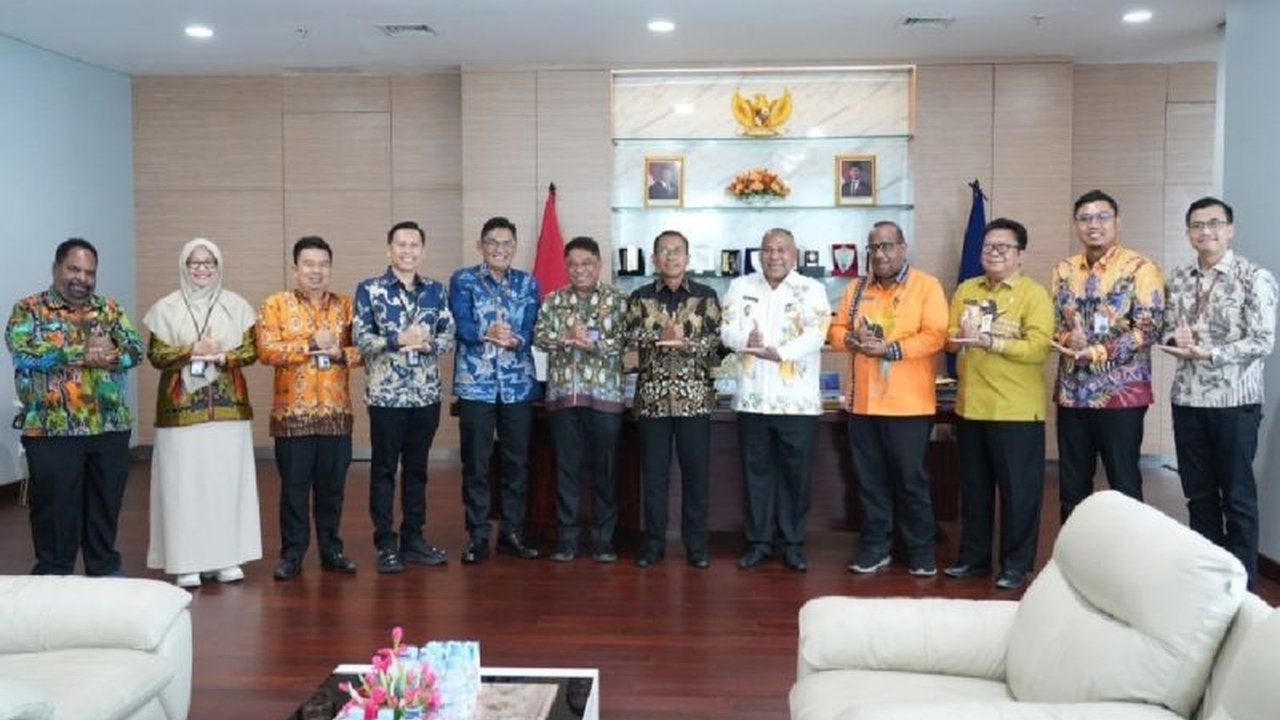 Pemerintah Provinsi (Pemprov) Papua dan BPJS Kesehatan mempererat kolaborasi strategis demi peningkatan kualitas serta akses layanan Jaminan Kesehatan Nasional (JKN), memastikan seluruh masyarakat Papua mendapatkan jaminan kesehatan optimal.